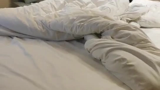 午夜在线欧美蜜桃【街射】少女面前漏鸟 强摸被骂
