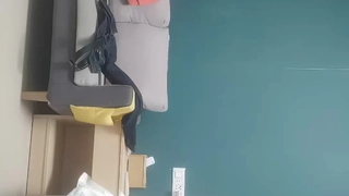 18岁的大屁股女孩在激烈的肛交场景中被拉伸紧致的肛门