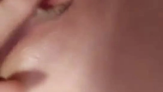 李宇春老公19岁嫩妹逼就被肏黑了,伺候服务特好