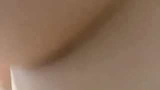 闵儿- ：嗯爸爸舒服吗，艹骚女儿的嘴怎么样，好想要爸爸满足我，全是淫水流下来啦，流白浆喷淫水！