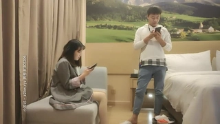 【奶油甜心】网红妹子跳蛋塞逼自慰，给炮友口交足交塞跳蛋尿尿，很是诱惑喜欢不要错过