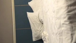 年龄不大苗条身材萌妹子自慰秀 脱光光自摸一番再振动棒抽插BB挺嫩 很是诱惑喜欢不要错过